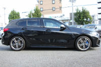 BMW 1シリーズ M135i Xdrive ﾃﾞﾋﾞｭｰP 4WD☆期間限定掲載☆1ｵｰﾅ 306馬力 Mｽﾎﾟｰﾂｼｰﾄ ｱﾀﾞﾌﾟﾃｨﾌﾞｻｽ Mｼｰﾄﾍﾞﾙﾄ ｼｰﾄﾋｰﾀｰ ｺﾝﾌｫｰﾄP ﾗｲﾌﾞｺｯｸﾋﾟｯﾄ 追ACC 電動ﾄﾗﾝｸ ｱｯﾌﾟﾙｶｰﾌﾟﾚｲ対応 純正ﾅﾋﾞPｱｼｽﾄ LEDﾍｯﾄﾞﾗｲﾄ ﾚｰﾝC警告 衝突軽減ﾌﾞﾚｰｷ 2年保証