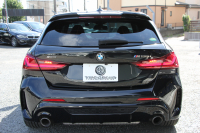 BMW 1シリーズ M135i Xdrive ﾃﾞﾋﾞｭｰP 4WD☆期間限定掲載☆1ｵｰﾅ 306馬力 Mｽﾎﾟｰﾂｼｰﾄ ｱﾀﾞﾌﾟﾃｨﾌﾞｻｽ Mｼｰﾄﾍﾞﾙﾄ ｼｰﾄﾋｰﾀｰ ｺﾝﾌｫｰﾄP ﾗｲﾌﾞｺｯｸﾋﾟｯﾄ 追ACC 電動ﾄﾗﾝｸ ｱｯﾌﾟﾙｶｰﾌﾟﾚｲ対応 純正ﾅﾋﾞPｱｼｽﾄ LEDﾍｯﾄﾞﾗｲﾄ ﾚｰﾝC警告 衝突軽減ﾌﾞﾚｰｷ 2年保証