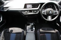 BMW 1シリーズ M135i Xdrive ﾃﾞﾋﾞｭｰP 4WD☆期間限定掲載☆1ｵｰﾅ 306馬力 Mｽﾎﾟｰﾂｼｰﾄ ｱﾀﾞﾌﾟﾃｨﾌﾞｻｽ Mｼｰﾄﾍﾞﾙﾄ ｼｰﾄﾋｰﾀｰ ｺﾝﾌｫｰﾄP ﾗｲﾌﾞｺｯｸﾋﾟｯﾄ 追ACC 電動ﾄﾗﾝｸ ｱｯﾌﾟﾙｶｰﾌﾟﾚｲ対応 純正ﾅﾋﾞPｱｼｽﾄ LEDﾍｯﾄﾞﾗｲﾄ ﾚｰﾝC警告 衝突軽減ﾌﾞﾚｰｷ 2年保証