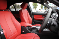 BMW 3シリーズ 320i Mｽﾎﾟｰﾂ 前期最終 ﾋｰﾀｰ赤革 追従ACC ETC2.0 ﾌﾙｾｸﾞTV 衝突軽減ﾌﾞﾚｰｷ 車線逸脱警告 歩行者警告 ﾀｯﾁﾊﾟｯﾄﾞ対応HDDﾅﾋﾞBluetooth接続 ｽﾏｰﾄｷｰ ﾊﾟﾄﾞﾙｼﾌﾄ 専用ｴｱﾛ ｵﾌﾟｼｮﾝ19AW 2年保証