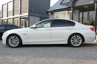 BMW 5シリーズ 523d ｸﾞﾚｰｽﾗｲﾝ 限定車 LCI後期 ｻﾝﾙｰﾌ ｵｲｽﾀｰﾚｻﾞｰ LEDﾍｯﾄﾞﾗｲﾄ 液晶ﾒｰﾀｰ 追従ACC ﾚｰﾝﾁｪﾝｼﾞ警告 衝突軽減ﾌﾞﾚｰｷ 車線逸脱警告 歩行者警告 Mｽﾎﾟｰﾂｽﾃｱﾘﾝｸﾞ真珠色 専用ｸﾞﾘﾙ 2年保証