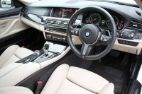 BMW 5シリーズ 523d ｸﾞﾚｰｽﾗｲﾝ 限定車 LCI後期 ｻﾝﾙｰﾌ ｵｲｽﾀｰﾚｻﾞｰ LEDﾍｯﾄﾞﾗｲﾄ 液晶ﾒｰﾀｰ 追従ACC ﾚｰﾝﾁｪﾝｼﾞ警告 衝突軽減ﾌﾞﾚｰｷ 車線逸脱警告 歩行者警告 Mｽﾎﾟｰﾂｽﾃｱﾘﾝｸﾞ真珠色 専用ｸﾞﾘﾙ 2年保証
