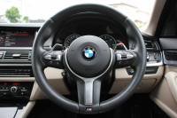 BMW 5シリーズ 523d ｸﾞﾚｰｽﾗｲﾝ 限定車 LCI後期 ｻﾝﾙｰﾌ ｵｲｽﾀｰﾚｻﾞｰ LEDﾍｯﾄﾞﾗｲﾄ 液晶ﾒｰﾀｰ 追従ACC ﾚｰﾝﾁｪﾝｼﾞ警告 衝突軽減ﾌﾞﾚｰｷ 車線逸脱警告 歩行者警告 Mｽﾎﾟｰﾂｽﾃｱﾘﾝｸﾞ真珠色 専用ｸﾞﾘﾙ 2年保証