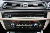 BMW 5シリーズ 523d ｸﾞﾚｰｽﾗｲﾝ 限定車 LCI後期 ｻﾝﾙｰﾌ ｵｲｽﾀｰﾚｻﾞｰ LEDﾍｯﾄﾞﾗｲﾄ 液晶ﾒｰﾀｰ 追従ACC ﾚｰﾝﾁｪﾝｼﾞ警告 衝突軽減ﾌﾞﾚｰｷ 車線逸脱警告 歩行者警告 Mｽﾎﾟｰﾂｽﾃｱﾘﾝｸﾞ真珠色 専用ｸﾞﾘﾙ 2年保証