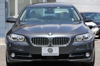 BMW 5シリーズ 523i ｸﾞﾚｰｽﾗｲﾝ 限定車 LCI後期 1ｵｰﾅ ｻﾝﾙｰﾌ ｵｲｽﾀｰﾚｻﾞｰ LEDﾍｯﾄﾞﾗｲﾄ 液晶ﾒｰﾀｰ 追従ACC ﾚｰﾝﾁｪﾝｼﾞ警告 衝突軽減ﾌﾞﾚｰｷ 車線逸脱警告 歩行者警告 Mｽﾎﾟｰﾂｽﾃｱﾘﾝｸﾞ専用ｸﾞﾘﾙ 2年保証