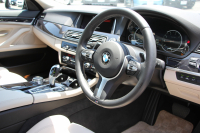 BMW 5シリーズ 523i ｸﾞﾚｰｽﾗｲﾝ 限定車 LCI後期 1ｵｰﾅ ｻﾝﾙｰﾌ ｵｲｽﾀｰﾚｻﾞｰ LEDﾍｯﾄﾞﾗｲﾄ 液晶ﾒｰﾀｰ 追従ACC ﾚｰﾝﾁｪﾝｼﾞ警告 衝突軽減ﾌﾞﾚｰｷ 車線逸脱警告 歩行者警告 Mｽﾎﾟｰﾂｽﾃｱﾘﾝｸﾞ専用ｸﾞﾘﾙ 2年保証