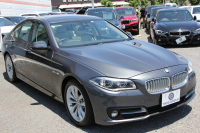 BMW 5シリーズ 523i ｸﾞﾚｰｽﾗｲﾝ 限定車 LCI後期 1ｵｰﾅ ｻﾝﾙｰﾌ ｵｲｽﾀｰﾚｻﾞｰ LEDﾍｯﾄﾞﾗｲﾄ 液晶ﾒｰﾀｰ 追従ACC ﾚｰﾝﾁｪﾝｼﾞ警告 衝突軽減ﾌﾞﾚｰｷ 車線逸脱警告 歩行者警告 Mｽﾎﾟｰﾂｽﾃｱﾘﾝｸﾞ専用ｸﾞﾘﾙ 2年保証