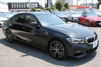 BMW 3シリーズ 320d Xdrive Mｽﾎﾟｰﾂ ﾊｲﾗｲﾝ ﾌｧｽﾄﾄﾗｯｸ&ｺﾝﾌｫｰﾄP 360度ｶﾒﾗ HUD ﾋｰﾀｰ茶革 ﾗﾝﾊﾞｰｻﾎﾟｰﾄ ｱﾀﾞﾌﾟﾃｨﾌﾞMｻｽ 19AW Mｽﾎﾟｰﾂﾌﾞﾚｰｷ 電動ﾄﾗﾝｸ 追従ACC ｽﾃｱﾘﾝｸﾞｻﾎﾟｰﾄ ﾀｯﾁ画面HDDﾅﾋﾞHifiｽﾋﾟｰｶｰ 2年保証