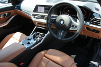 BMW 3シリーズ 320d Xdrive Mｽﾎﾟｰﾂ ﾊｲﾗｲﾝ ﾌｧｽﾄﾄﾗｯｸ&ｺﾝﾌｫｰﾄP 360度ｶﾒﾗ HUD ﾋｰﾀｰ茶革 ﾗﾝﾊﾞｰｻﾎﾟｰﾄ ｱﾀﾞﾌﾟﾃｨﾌﾞMｻｽ 19AW Mｽﾎﾟｰﾂﾌﾞﾚｰｷ 電動ﾄﾗﾝｸ 追従ACC ｽﾃｱﾘﾝｸﾞｻﾎﾟｰﾄ ﾀｯﾁ画面HDDﾅﾋﾞHifiｽﾋﾟｰｶｰ 2年保証