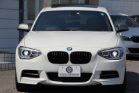 BMW 1シリーズ M135i 320馬力 直6ﾀｰﾎﾞｻﾝﾙｰﾌ Mﾊﾟﾌｫｰﾏﾝｽﾏﾌﾗｰ ｱﾀﾞﾌﾟﾃｨﾌﾞMｻｽ 専用ﾌﾞﾚｰｷ ｸﾙｺﾝ ﾊｰﾏﾝｶｰﾄﾞﾝ iﾄﾞﾗｲﾌﾞHDDﾅﾋﾞBｶﾒﾗ ﾐｭｰｼﾞｯｸｻｰﾊﾞｰ Bluetoothｵｰﾃﾞｨｵ ﾊﾟﾄﾞﾙｼﾌﾄ 専用ﾌﾞﾚｰｷ 専用18AW 8速AT 専用ｴｱﾛ ｽﾏｰﾄｷｰ 2年保証