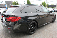 BMW 5シリーズ 523d ﾂｰﾘﾝｸﾞｴﾃﾞｨｼｮﾝﾐｯｼｮﾝｲﾝﾎﾟｯｼﾌﾞﾙ 特別仕様車 HUD ﾊｰﾏﾝｶｰﾄﾞﾝ 専用ﾌﾞﾗｯｸ19AW 追従ACC ｽﾃｱﾘﾝｸﾞｻﾎﾟｰﾄ LEDﾍｯﾄﾞﾗｲﾄ ｵｰﾄﾊｲﾋﾞｰﾑ ﾀｯﾁ画面HDDﾅﾋﾞTV 360度ﾊﾟﾉﾗﾏｶﾒﾗ Pｱｼｽﾄﾌﾟﾗｽ 電動ﾄﾗﾝｸ ｽﾏｰﾄｷｰ 2年保証