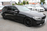 BMW 5シリーズ 523d ﾂｰﾘﾝｸﾞｴﾃﾞｨｼｮﾝﾐｯｼｮﾝｲﾝﾎﾟｯｼﾌﾞﾙ 特別仕様車 HUD ﾊｰﾏﾝｶｰﾄﾞﾝ 専用ﾌﾞﾗｯｸ19AW 追従ACC ｽﾃｱﾘﾝｸﾞｻﾎﾟｰﾄ LEDﾍｯﾄﾞﾗｲﾄ ｵｰﾄﾊｲﾋﾞｰﾑ ﾀｯﾁ画面HDDﾅﾋﾞTV 360度ﾊﾟﾉﾗﾏｶﾒﾗ Pｱｼｽﾄﾌﾟﾗｽ 電動ﾄﾗﾝｸ ｽﾏｰﾄｷｰ 2年保証