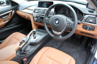 BMW 3シリーズ 320i ﾂｰﾘﾝｸﾞﾗｸﾞｼﾞｭｱﾘｰ 後期LCI 1ｵｰﾅ 新ｴﾝｼﾞﾝ ﾋｰﾀｰ茶革 LEDﾍｯﾄﾞﾗｲﾄ&ﾃｰﾙ 追従ACC ﾚｰﾝﾁｪﾝｼﾞ警告 衝突軽減ﾌﾞﾚｰｷ 車線逸脱警告 歩行者警告 ﾀｯﾁﾊﾟｯﾄﾞ対応HDDﾅﾋﾞ電動ﾄﾗﾝｸ ｽﾏｰﾄｷｰ 2年保証