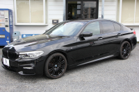 BMW 5シリーズ 523i ｴﾃﾞｨｼｮﾝﾐｯｼｮﾝｲﾝﾎﾟｯｼﾌﾞﾙ 特別仕様車 HUD ﾊｰﾏﾝｶｰﾄﾞﾝ 専用ﾌﾞﾗｯｸAW 追従ACC ｽﾃｱﾘﾝｸﾞｻﾎﾟｰﾄ LEDﾍｯﾄﾞﾗｲﾄ ｵｰﾄﾊｲﾋﾞｰﾑ ﾀｯﾁ画面HDDﾅﾋﾞTV 360度ﾊﾟﾉﾗﾏｶﾒﾗ Pｱｼｽﾄﾌﾟﾗｽ 電動ﾄﾗﾝｸ ｽﾏｰﾄｷｰ 2年保証