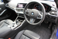 BMW 3シリーズ 330i Mｽﾎﾟｰﾂ ﾃﾞﾋﾞｭｰ&ｺﾝﾌｫｰﾄP 1ｵｰﾅ 高出力 258馬力 高出力 HUD ﾋｰﾀｰ黒革 LEDﾍｯﾄﾞﾗｲﾄ ｵｰﾄﾊｲﾋﾞｰﾑ ﾗｲﾌﾞｺｯｸﾋﾟｯﾄﾞ360度ｶﾒﾗ Applecarplay 追従ACC ｽﾃｱﾘﾝｸﾞｻﾎﾟｰﾄ ﾀｯﾁﾊﾟﾈﾙHDDﾅﾋﾞﾜｲﾔﾚｽ充電 19AW Mｽﾎﾟｰﾂﾌﾞﾚｰｷ Hi-fiｽﾋﾟｰｶｰ 2年保証