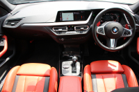 BMW 2シリーズ M235i Xdrive ｸﾞﾗﾝｸｰﾍﾟﾃﾞﾋﾞｭｰP 4WD ﾏｸﾞﾏﾚｯﾄﾞﾚｻﾞｰ Mｽﾎﾟｰﾂｼｰﾄ ｱﾀﾞﾌﾟﾃｨﾌﾞｻｽ ﾚｲｽﾞ鍛造19AW Mｼｰﾄﾍﾞﾙﾄ 306馬力 追従ACC Mﾘｱｽﾎﾟｲﾗｰ ﾀｯﾁ画面HDDﾅﾋﾞ置くだけ充電 Pｱｼｽﾄ 後退ｱｼｽﾄ ｼｰﾄﾋｰﾀｰ 2年保証