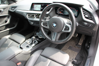 BMW 2シリーズ M235i Xdrive ｸﾞﾗﾝｸｰﾍﾟﾋﾞｼﾞｮﾝP 4WD ﾊﾟﾉﾗﾏｻﾝﾙｰﾌ ﾋｰﾀｰ黒革 ﾍｯﾄﾞｱｯﾌﾟﾃﾞｨｽﾌﾟﾚｲ ｱﾀﾞﾌﾟﾃｨﾌﾞLEDﾍｯﾄﾞﾗｲﾄ ｵｰﾄﾊｲﾋﾞｰﾑ Hi-fiｽﾋﾟｰｶｰ ﾌﾙｾｸﾞTV 306馬力 BMWﾗｲﾌﾞｺｯｸﾋﾟｯﾄ 後退ｱｼｽﾄ 追従ACC ﾀｯﾁ画面ﾅﾋﾞPｱｼｽﾄ 2年保証