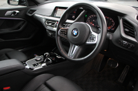 BMW 2シリーズ M235i Xdrive ｸﾞﾗﾝｸｰﾍﾟﾌﾟﾗｽP 306馬力 4WD ｱﾀﾞﾌﾟﾃｨﾌﾞMｻｽ ﾋｰﾀｰ黒革 Mｽﾎﾟｰﾂｼｰﾄ Hi-fiｽﾋﾟｰｶｰ ｻﾝﾌﾟﾛﾃｸｼｮﾝｶﾞﾗｽ 追従ACC 後退ｱｼｽﾄ LEDﾍｯﾄﾞﾗｲﾄ ｵｰﾄﾊｲﾋﾞｰﾑ 専用18AW&ﾌﾞﾚｰｷ Applecarplay対応 HDDﾅﾋﾞPｱｼｽﾄ 2年保証