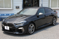 BMW 2シリーズ M235i Xdrive ｸﾞﾗﾝｸｰﾍﾟﾌﾟﾗｽP 306馬力 4WD ｱﾀﾞﾌﾟﾃｨﾌﾞMｻｽ ﾋｰﾀｰ黒革 Mｽﾎﾟｰﾂｼｰﾄ Hi-fiｽﾋﾟｰｶｰ ｻﾝﾌﾟﾛﾃｸｼｮﾝｶﾞﾗｽ 追従ACC 後退ｱｼｽﾄ LEDﾍｯﾄﾞﾗｲﾄ ｵｰﾄﾊｲﾋﾞｰﾑ 専用18AW&ﾌﾞﾚｰｷ Applecarplay対応 HDDﾅﾋﾞPｱｼｽﾄ 2年保証