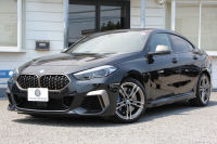 BMW 2シリーズ M235i Xdrive ｸﾞﾗﾝｸｰﾍﾟﾌﾟﾗｽP 306馬力 4WD ｱﾀﾞﾌﾟﾃｨﾌﾞMｻｽ ﾋｰﾀｰ黒革 Mｽﾎﾟｰﾂｼｰﾄ Hi-fiｽﾋﾟｰｶｰ ｻﾝﾌﾟﾛﾃｸｼｮﾝｶﾞﾗｽ 追従ACC 後退ｱｼｽﾄ LEDﾍｯﾄﾞﾗｲﾄ ｵｰﾄﾊｲﾋﾞｰﾑ 専用18AW&ﾌﾞﾚｰｷ Applecarplay対応 HDDﾅﾋﾞPｱｼｽﾄ 2年保証