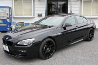 BMW 6シリーズ 640i ｸﾞﾗﾝｸｰﾍﾟMｽﾎﾟｰﾂ ﾌｪｲｽﾘﾌﾄ後 最終ﾓﾃﾞﾙ ｻﾝﾙｰﾌ 液晶ﾒｰﾀｰ HUD ｵﾌﾟｼｮﾝ20AW 新ﾃﾞｻﾞｲﾝLEDﾍｯﾄﾞﾗｲﾄ ﾋｰﾀｰ黒革 新HDDﾅﾋﾞTV 追従ACC ﾚｰﾝﾁｪﾝｼﾞ警告 衝突軽減ﾌﾞﾚｰｷ 直6ﾀｰﾎﾞ320馬力 ｽﾏｰﾄｷｰ ﾊﾟﾄﾞﾙｼﾌﾄ 2年保証
