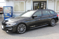 BMW 5シリーズ 523d ﾂｰﾘﾝｸﾞMｽﾎﾟｰﾂ ﾊｲﾗｲﾝ ｲﾉﾍﾞｰｼｮﾝ&ｺﾝﾌｫｰﾄP 1ｵｰﾅ 全ﾋｰﾀｰ黒革 全ﾄﾞｱｿﾌﾄｸﾛｰｽﾞﾏｯｻｰｼﾞ&ﾍﾞﾝﾁﾚｰｼｮﾝ ﾃﾞｨｽﾌﾟﾚｲｷｰ 追従ACC HUD HDDﾅﾋﾞTV ｼﾞｪｽﾁｬｰｺﾝﾄﾛｰﾙ 置くだけ充電 Pｱｼｽﾄﾌﾟﾗｽ ｽﾃｱﾘﾝｸﾞｻﾎﾟｰﾄ 液晶ﾒｰﾀｰ 2年保証