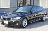 BMW 3シリーズ 320i ｸﾞﾗﾝﾂｰﾘｽﾓ Mｽﾎﾟｰﾂ【5/22迄限定掲載】追従ACC 衝突軽減ﾌﾞﾚｰｷ 車線逸脱警告 歩行者警告 HDDﾅﾋﾞBｶﾒﾗ 電動ﾄﾗﾝｸ Mｽﾎﾟｰﾂｴｱﾛ 18AW ﾒﾓﾘ-付電動ｼｰﾄ ETC2.0 ｽﾏｰﾄｷｰ ｷｾﾉﾝ ﾊﾟﾄﾞﾙｼﾌﾄ 電動ﾘｱｳｲﾝｸﾞ2年保証