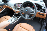 BMW 3シリーズ 320i Mｽﾎﾟｰﾂ ﾊｲﾗｲﾝ&ｻｳﾝﾄﾞ&ｺﾝﾌｫｰﾄP 1ｵｰﾅ ﾊｰﾏﾝｶｰﾄﾞﾝｻﾗｳﾝﾄﾞﾌﾙｾｸﾞTV ｺﾆｬｯｸﾚｻﾞｰ ｼｰﾄﾋｰﾀｰ ﾗﾝﾊﾞｰｻﾎﾟｰﾄ 追従ACC ｽﾃｱﾘﾝｸﾞｻﾎﾟｰﾄ BMWﾗｲﾌﾞｺｯｸﾋﾟｯﾄﾞApplecarplay対応 Pｱｼｽﾄ 電動ﾄﾗﾝｸ 後退ｱｼｽﾄ DｱｼｽﾄPro 2年保証