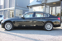 BMW 3シリーズ 320i ﾗｸﾞｼﾞｭｱﾘｰ 最終ﾓﾃﾞﾙ 8A新ｴﾝｼﾞﾝ 追従ACC ﾚｰﾝﾁｪﾝｼﾞ警告 LEDﾍｯﾄﾞﾗｲﾄ&ﾃｰﾙ ｺﾆｬｯｸﾚｻﾞｰ ｼｰﾄﾋｰﾀｰ 変更後ﾀｯﾁﾊﾟﾈﾙ対応ﾅﾋﾞ変更後ﾙｰﾑﾐﾗｰ Bluetooth接続 Bｶﾒﾗ 衝突軽減ﾌﾞﾚｰｷ 車線逸脱警告 歩行者警告 ｽﾏｰﾄｷｰ 2年保証