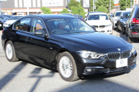 BMW 3シリーズ 320i ﾗｸﾞｼﾞｭｱﾘｰ 最終ﾓﾃﾞﾙ 8A新ｴﾝｼﾞﾝ 追従ACC ﾚｰﾝﾁｪﾝｼﾞ警告 LEDﾍｯﾄﾞﾗｲﾄ&ﾃｰﾙ ｺﾆｬｯｸﾚｻﾞｰ ｼｰﾄﾋｰﾀｰ 変更後ﾀｯﾁﾊﾟﾈﾙ対応ﾅﾋﾞ変更後ﾙｰﾑﾐﾗｰ Bluetooth接続 Bｶﾒﾗ 衝突軽減ﾌﾞﾚｰｷ 車線逸脱警告 歩行者警告 ｽﾏｰﾄｷｰ 2年保証