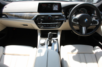 BMW 5シリーズ 530i Mｽﾎﾟｰﾂ ｲﾉﾍﾞｰｼｮﾝP 低走行4500km 高出力252馬力 ｻﾝﾙｰﾌ 全ﾋｰﾀｰ本革 HUD ﾜｲﾔﾚｽ充電 ｼﾞｪｽﾁｬｰC ﾃﾞｨｽﾌﾟﾚｲｷｰ 追従ACC ｽﾃｱﾘﾝｸﾞｻﾎﾟｰﾄ ﾀｯﾁ画面HDDﾅﾋﾞTV 360度ｶﾒﾗ 電動ﾄﾗﾝｸ LEDﾍｯﾄﾞﾗｲﾄ 2年保証