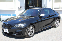 BMW 2シリーズ M240i ｸｰﾍﾟ後期 ﾌｪｲｽﾘﾌﾄ後 ﾋｰﾀｰ赤革 直6ﾀｰﾎﾞ340馬力 B58新ｴﾝｼﾞﾝ ｱﾀﾞﾌﾟﾃｨﾌﾞMｻｽ 追従ACC LEDﾍｯﾄﾞﾗｲﾄ&ﾃｰﾙ ﾀｯﾁ画面HDDﾅﾋﾞPｱｼｽﾄ 衝突軽減ﾌﾞﾚｰｷ 車線逸脱警告 歩行者警告 ﾊﾟﾄﾞﾙｼﾌﾄ ｽﾏｰﾄｷｰ 専用18AW&ﾌﾞﾚｰｷ 2年保証