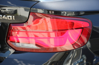 BMW 2シリーズ M240i ｸｰﾍﾟ後期 ﾌｪｲｽﾘﾌﾄ後 ﾋｰﾀｰ赤革 直6ﾀｰﾎﾞ340馬力 B58新ｴﾝｼﾞﾝ ｱﾀﾞﾌﾟﾃｨﾌﾞMｻｽ 追従ACC LEDﾍｯﾄﾞﾗｲﾄ&ﾃｰﾙ ﾀｯﾁ画面HDDﾅﾋﾞPｱｼｽﾄ 衝突軽減ﾌﾞﾚｰｷ 車線逸脱警告 歩行者警告 ﾊﾟﾄﾞﾙｼﾌﾄ ｽﾏｰﾄｷｰ 専用18AW&ﾌﾞﾚｰｷ 2年保証