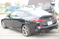 BMW 2シリーズ M235i Xdrive ｸﾞﾗﾝｸｰﾍﾟｾﾚｸﾄP 1ｵﾅ 新車保証 306馬力 4WD ｱﾀﾞﾌﾟﾃｨﾌﾞMｻｽ Mｽﾎﾟｰﾂｼｰﾄ Hi-fiｽﾋﾟｰｶｰ Mｽﾎﾟｰﾂﾌﾞﾚｰｷ 追従ACC 後退ｱｼｽﾄ LEDﾍｯﾄﾞﾗｲﾄ ｵｰﾄﾊｲﾋﾞｰﾑ 専用18AW Applecarplay対応 HDDﾅﾋﾞPｱｼｽﾄ BMWﾗｲﾌﾞｺｯｸﾋﾟｯﾄ