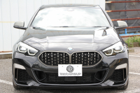 BMW 2シリーズ M235i Xdrive ｸﾞﾗﾝｸｰﾍﾟｾﾚｸﾄP 1ｵﾅ 新車保証 306馬力 4WD ｱﾀﾞﾌﾟﾃｨﾌﾞMｻｽ Mｽﾎﾟｰﾂｼｰﾄ Hi-fiｽﾋﾟｰｶｰ Mｽﾎﾟｰﾂﾌﾞﾚｰｷ 追従ACC 後退ｱｼｽﾄ LEDﾍｯﾄﾞﾗｲﾄ ｵｰﾄﾊｲﾋﾞｰﾑ 専用18AW Applecarplay対応 HDDﾅﾋﾞPｱｼｽﾄ BMWﾗｲﾌﾞｺｯｸﾋﾟｯﾄ