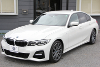 BMW 3シリーズ 320d Xdrive Mｽﾎﾟｰﾂ ｺﾝﾌｫｰﾄP 4WD 1ｵ-ﾅ Pｱｼｽﾄﾌﾟﾗｽ 360度ｶﾒﾗ BMWﾗｲﾌﾞｺｯｸﾋﾟｯﾄﾞﾀｯﾁ画面ﾅﾋﾞApplecarplay対応 ﾜｲﾔﾚｽ充電 LEDﾍｯﾄﾞﾗｲﾄ ｵｰﾄﾊｲﾋﾞｰﾑ 追従ACC ｽﾃｱﾘﾝｸﾞｻﾎﾟｰﾄ ﾚｰﾝﾁｪﾝｼﾞ警告 ｼｰﾄﾋｰﾀｰ 2年保証