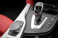 BMW 4シリーズ 440i ｶﾌﾞﾘｵﾚ Mｽﾎﾟｰﾂ ﾌﾟﾗｽP 後期 ﾌｪｲｽﾘﾌﾄ後 ﾋｰﾀｰ赤革 B58新ｴﾝｼﾞﾝ 326馬力 HUD 追従ACC ﾚｰﾝﾁｪﾝｼﾞ警告 ﾊｰﾏﾝｶｰﾄﾞﾝｻﾗｳﾝﾄﾞ19AW ﾀｯﾁ画面HDDﾅﾋﾞTV LEDﾍｯﾄﾞﾗｲﾄ＆ﾃｰﾙ TOPﾋﾞｭｰｶﾒﾗ Pｱｼｽﾄ 衝突軽減ﾌﾞﾚｰｷ 2年保証