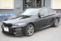 BMW 2シリーズ M240i ｸｰﾍﾟ直6ﾀｰﾎﾞB58新ｴﾝｼﾞﾝ 340馬力 MPerformanceｽﾎﾟｲﾗｰ REMUSﾏﾌﾗｰ ｱﾀﾞﾌﾟﾃｨﾌﾞMｻｽ Mｽﾎﾟｰﾂﾌﾞﾚｰｷ 専用18AW HDDﾅﾋﾞPｱｼｽﾄ Bｶﾒﾗ 8速AT 衝突軽減ﾌﾞﾚｰｷ 車線逸脱警告 歩行者警告 ﾌﾞﾚｰｷ付ｸﾙｺﾝ ｽﾏｰﾄｷｰ ﾊﾟﾄﾞﾙｼﾌﾄ 2年保証