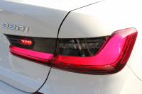 BMW 3シリーズ 320i Mｽﾎﾟｰﾂ ﾃﾞﾋﾞｭｰ&ｲﾉﾍﾞｰｼｮﾝ&ｺﾝﾌｫｰﾄP ﾌﾞﾙｰｽﾃｯﾁ黒革 ﾚｰｻﾞｰLEDﾗｲﾄ HUD ｼﾞｪｽﾁｬｰｺﾝﾄﾛｰﾙ 19AW 電動ﾄﾗﾝｸ 追従ACC ｽﾃｱﾘﾝｸﾞｻﾎﾟｰﾄ ﾀｯﾁ画面HDDﾅﾋﾞApplecarplay対応 後退ｱｼｽﾄ ﾌﾞﾗｯｸｷﾄﾞﾆｰｸﾞﾘﾙ 2年保証