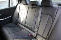 BMW 3シリーズ 320i Mｽﾎﾟｰﾂ ﾃﾞﾋﾞｭｰ&ｲﾉﾍﾞｰｼｮﾝ&ｺﾝﾌｫｰﾄP ﾌﾞﾙｰｽﾃｯﾁ黒革 ﾚｰｻﾞｰLEDﾗｲﾄ HUD ｼﾞｪｽﾁｬｰｺﾝﾄﾛｰﾙ 19AW 電動ﾄﾗﾝｸ 追従ACC ｽﾃｱﾘﾝｸﾞｻﾎﾟｰﾄ ﾀｯﾁ画面HDDﾅﾋﾞApplecarplay対応 後退ｱｼｽﾄ ﾌﾞﾗｯｸｷﾄﾞﾆｰｸﾞﾘﾙ 2年保証