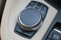 BMW X1 Sdrive18i ﾌｧｯｼｮﾆｽﾀ ｺﾝﾌｫｰﾄP 限定車 真珠色 追従ACC ﾍﾞｰｼﾞｭ革 ｼｰﾄﾋｰﾀｰ LEDﾍｯﾄﾞﾗｲﾄ 衝突軽減ﾌﾞﾚｰｷ 車線逸脱警告 歩行者警告 電動ﾄﾗﾝｸ Pｱｼｽﾄ iﾄﾞﾗｲﾌﾞHDDﾅﾋﾞBｶﾒﾗ 専用18AW Bluetooth接続 2年保証