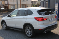 BMW X1 Sdrive18i ﾌｧｯｼｮﾆｽﾀ ｺﾝﾌｫｰﾄP 限定車 真珠色 追従ACC ﾍﾞｰｼﾞｭ革 ｼｰﾄﾋｰﾀｰ LEDﾍｯﾄﾞﾗｲﾄ 衝突軽減ﾌﾞﾚｰｷ 車線逸脱警告 歩行者警告 電動ﾄﾗﾝｸ Pｱｼｽﾄ iﾄﾞﾗｲﾌﾞHDDﾅﾋﾞBｶﾒﾗ 専用18AW Bluetooth接続 2年保証