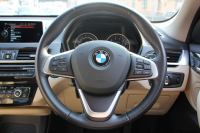 BMW X1 Sdrive18i ﾌｧｯｼｮﾆｽﾀ ｺﾝﾌｫｰﾄP 限定車 真珠色 追従ACC ﾍﾞｰｼﾞｭ革 ｼｰﾄﾋｰﾀｰ LEDﾍｯﾄﾞﾗｲﾄ 衝突軽減ﾌﾞﾚｰｷ 車線逸脱警告 歩行者警告 電動ﾄﾗﾝｸ Pｱｼｽﾄ iﾄﾞﾗｲﾌﾞHDDﾅﾋﾞBｶﾒﾗ 専用18AW Bluetooth接続 2年保証