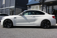 BMW Mシリーズ M2ｸｰﾍﾟ6速MT 後期LCI 370馬力 直6ﾀｰﾎﾞﾋｰﾀｰ黒革 LEDﾍｯﾄﾞﾗｲﾄ&ﾃｰﾙ ﾀｯﾁ画面HDDﾅﾋﾞBｶﾒﾗ 専用19AW 衝突軽減ﾌﾞﾚｰｷ 車線逸脱警告 歩行者警告 ﾌﾞﾚｰｷ付ｸﾙｺﾝ ｶｰﾎﾞﾝｲﾝﾃﾘｱﾄﾘﾑ ｽﾏｰﾄｷｰ 2年保証