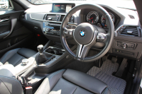 BMW Mシリーズ M2ｸｰﾍﾟ6速MT 後期LCI 370馬力 直6ﾀｰﾎﾞﾋｰﾀｰ黒革 LEDﾍｯﾄﾞﾗｲﾄ&ﾃｰﾙ ﾀｯﾁ画面HDDﾅﾋﾞBｶﾒﾗ 専用19AW 衝突軽減ﾌﾞﾚｰｷ 車線逸脱警告 歩行者警告 ﾌﾞﾚｰｷ付ｸﾙｺﾝ ｶｰﾎﾞﾝｲﾝﾃﾘｱﾄﾘﾑ ｽﾏｰﾄｷｰ 2年保証