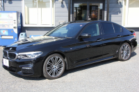 BMW 5シリーズ 523d Mｽﾎﾟｰﾂ ﾊｲﾗｲﾝ 全席ﾋｰﾀｰ黒革 追従ACC HUD ｽﾃｱﾘﾝｸﾞｻﾎﾟｰﾄ HDDﾅﾋﾞTV ｼﾞｪｽﾁｬｰｺﾝﾄﾛｰﾙ 置くだけ充電 Pｱｼｽﾄﾌﾟﾗｽ 360度ｶﾒﾗ ｽﾃｱﾘﾝｸﾞｻﾎﾟｰﾄ 液晶ﾒｰﾀｰ 電動ﾄﾗﾝｸ 2年保証
