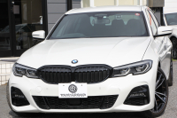 BMW 3シリーズ 320i Mｽﾎﾟｰﾂ ﾃﾞﾋﾞｭｰ&ｲﾉﾍﾞｰｼｮﾝ&ｺﾝﾌｫｰﾄP ﾌﾞﾙｰｽﾃｯﾁ黒革 ﾚｰｻﾞｰLEDﾗｲﾄ HUD ｼﾞｪｽﾁｬｰｺﾝﾄﾛｰﾙ ﾌﾙｾｸﾞTV 19AW 電動ﾄﾗﾝｸ 追従ACC ｽﾃｱﾘﾝｸﾞｻﾎﾟｰﾄ ﾀｯﾁ画面HDDﾅﾋﾞApplecarplay対応 後退ｱｼｽﾄ ﾌﾞﾗｯｸｷﾄﾞﾆｰｸﾞﾘﾙ 2年保証