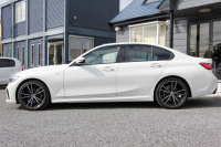 BMW 3シリーズ 320i Mｽﾎﾟｰﾂ ﾃﾞﾋﾞｭｰ&ｲﾉﾍﾞｰｼｮﾝ&ｺﾝﾌｫｰﾄP ﾌﾞﾙｰｽﾃｯﾁ黒革 ﾚｰｻﾞｰLEDﾗｲﾄ HUD ｼﾞｪｽﾁｬｰｺﾝﾄﾛｰﾙ ﾌﾙｾｸﾞTV 19AW 電動ﾄﾗﾝｸ 追従ACC ｽﾃｱﾘﾝｸﾞｻﾎﾟｰﾄ ﾀｯﾁ画面HDDﾅﾋﾞApplecarplay対応 後退ｱｼｽﾄ ﾌﾞﾗｯｸｷﾄﾞﾆｰｸﾞﾘﾙ 2年保証