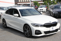 BMW 3シリーズ 320i Mｽﾎﾟｰﾂ ﾃﾞﾋﾞｭｰ&ｲﾉﾍﾞｰｼｮﾝ&ｺﾝﾌｫｰﾄP ﾌﾞﾙｰｽﾃｯﾁ黒革 ﾚｰｻﾞｰLEDﾗｲﾄ HUD ｼﾞｪｽﾁｬｰｺﾝﾄﾛｰﾙ ﾌﾙｾｸﾞTV 19AW 電動ﾄﾗﾝｸ 追従ACC ｽﾃｱﾘﾝｸﾞｻﾎﾟｰﾄ ﾀｯﾁ画面HDDﾅﾋﾞApplecarplay対応 後退ｱｼｽﾄ ﾌﾞﾗｯｸｷﾄﾞﾆｰｸﾞﾘﾙ 2年保証