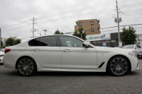 BMW 5シリーズ 523d Mｽﾎﾟｰﾂ ﾊｲﾗｲﾝ ｾﾚｸﾄ&ｱﾄﾞﾊﾞﾝｽﾊﾟｯｹｰｼﾞ変更後ﾓﾃﾞﾙ 1ｵﾅ ｻﾝﾙｰﾌ 全席ﾋｰﾀｰ黒革 ﾊｰﾏﾝｶｰﾄﾞﾝｻﾗｳﾝﾄﾞ4ｿﾞｰﾝｴｱｺﾝ 変更後液晶ﾒｰﾀｰ LEDﾍｯﾄﾞﾗｲﾄ ｵｰﾄﾊｲﾋﾞｰﾑ ﾀｯﾁ画面HDDﾅﾋﾞTV 360度ｶﾒﾗ 電動ﾄﾗﾝｸ 2年保証
